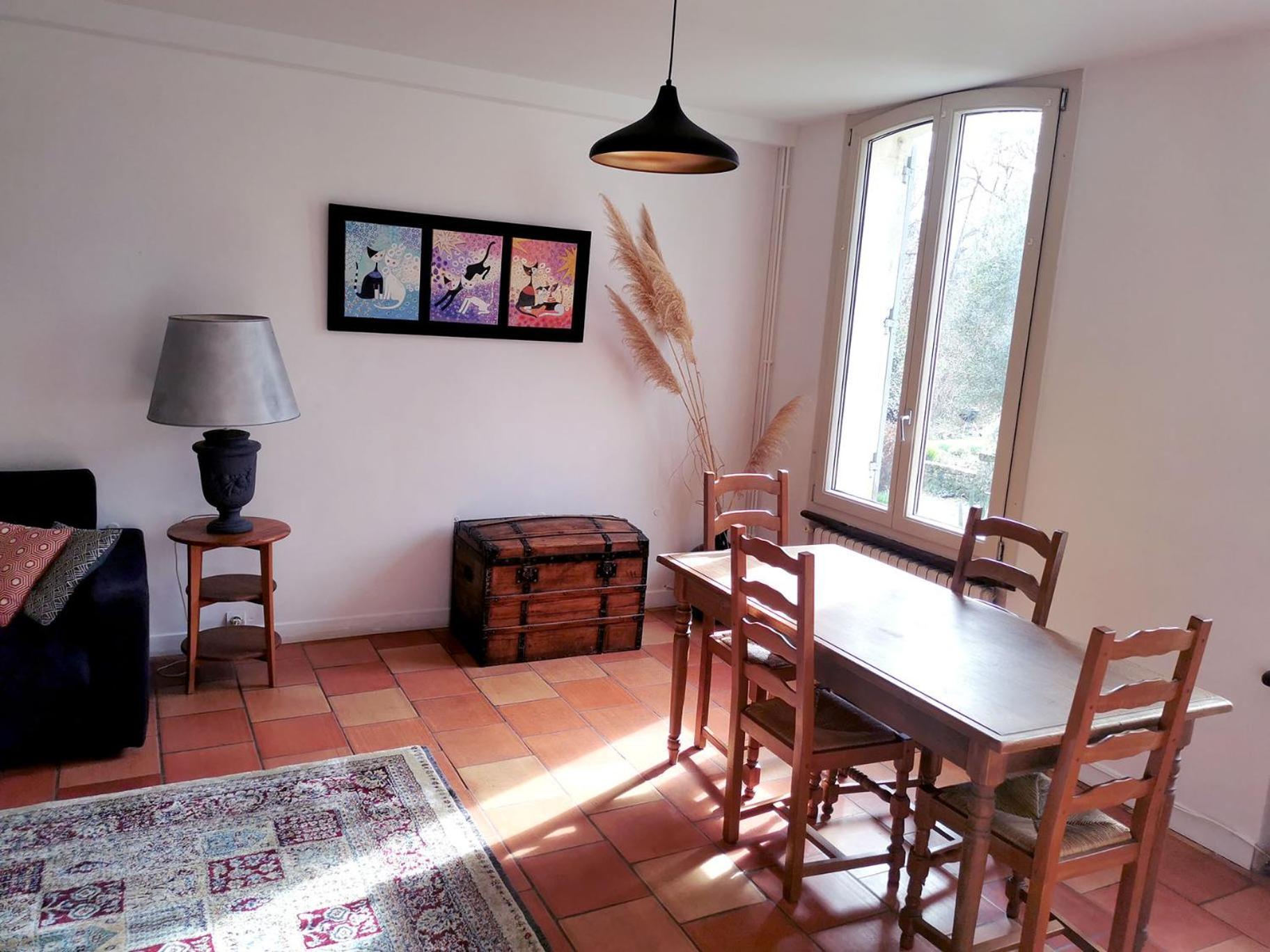 Bed and Breakfast Les Jardins De Camelot Villegouge Экстерьер фото