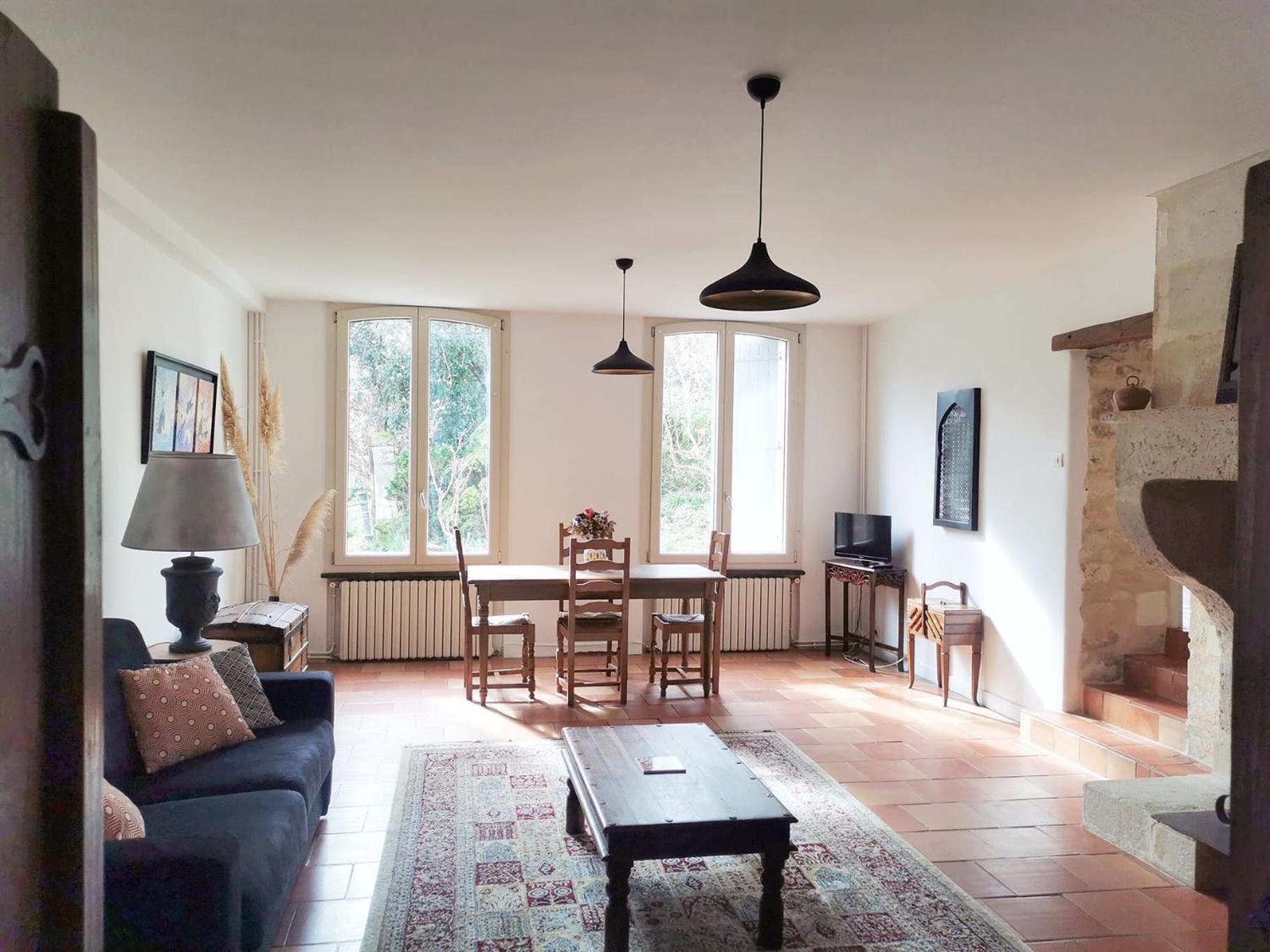 Bed and Breakfast Les Jardins De Camelot Villegouge Экстерьер фото