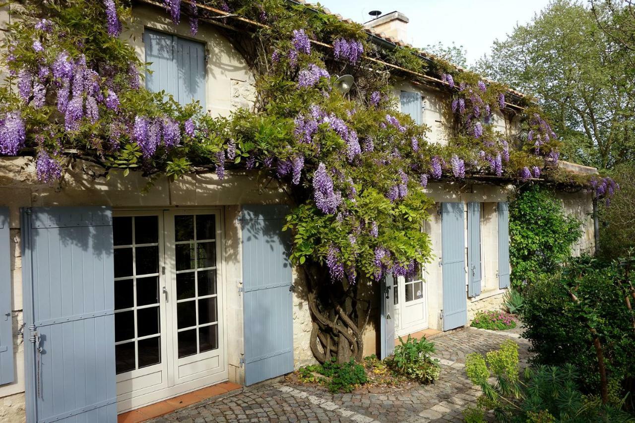 Bed and Breakfast Les Jardins De Camelot Villegouge Экстерьер фото